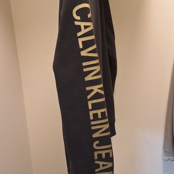 Calvin Klein - Picture 2 of 3